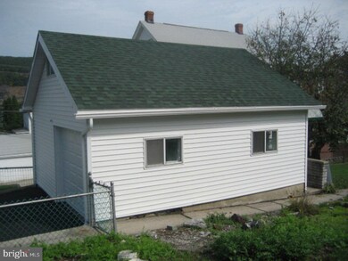 210 East St, Coaldale, PA 18218 - photo 4