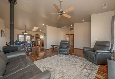 005_Living Room
