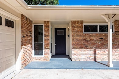 1602 Bayou Dr, Alvin, TX 77511 - photo 2