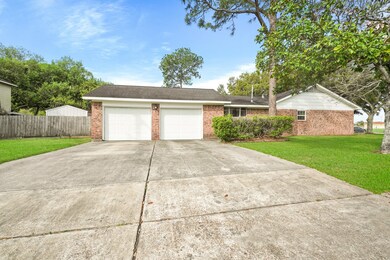 2105 Ryan Dr, Alvin, TX 77511 - photo 3