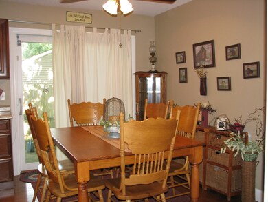 305 S Embarras Ave, Tuscola, IL 61953 - photo 4