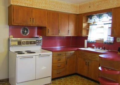 6108 E Manslick Rd, Louisville, KY 40219 - photo 5