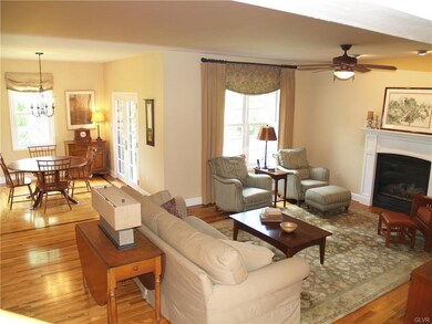 4887 Harvest Ln, Zionsville, PA 18092 - photo 5