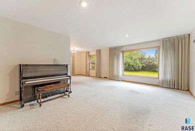 2605 W 28th St, Sioux Falls, SD 57105 - photo 3