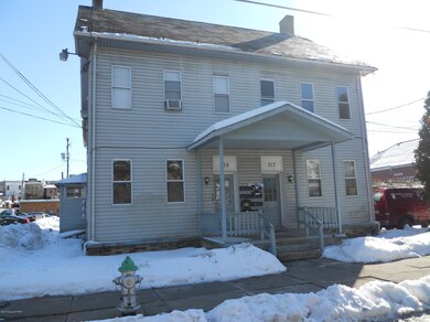 715 Monroe St unit 1, Stroudsburg, PA 18360 - photo 2