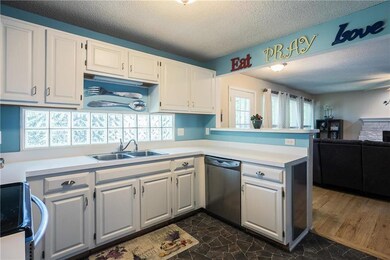 5109 Perry Ln, Shawnee, KS 66203 - photo 3