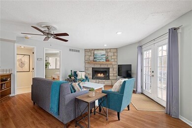 20505 Crickett Ln, Lenexa, KS 66220 - photo 2