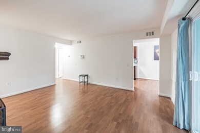 20229 Shipley Terrace unit 3-B-101, Germantown, MD 20874 - photo 5