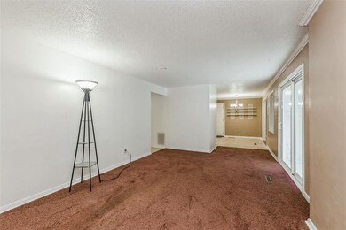 227 Auburn Dr SW, Cedar Rapids, IA 52404 - photo 5