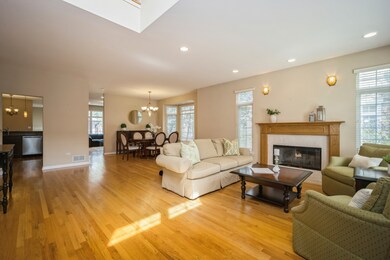 4246 Linden Tree Ln, Glenview, IL 60026 - photo 2