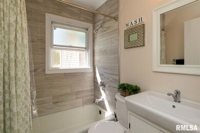 1511 W 37th St, Davenport, IA 52806 - photo 6