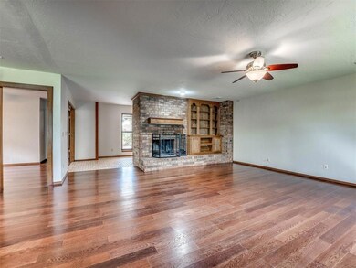 1812 N Lincoln Ave, Moore, OK 73160 - photo 5