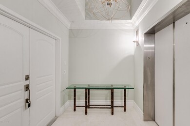 DIRECT River Corner Residence