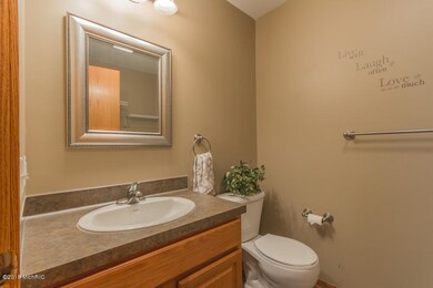 26 Brewer Park Cir unit 2, Grand Rapids, MI 49548 - photo 4