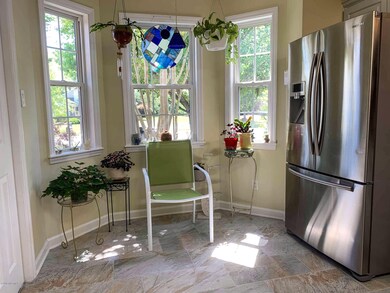 Eat-in Kitchen