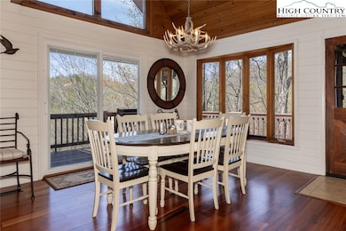 Main Floor dining Area