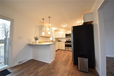 593 Daugherty St, Columbus, IN 47201 - photo 4