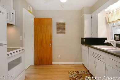 945 Beechwood St NE, Grand Rapids, MI 49505 - photo 2