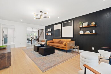 Living room with connectivity to the kitchen/dinin
