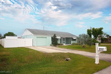 View of front of property featuring a front yard a