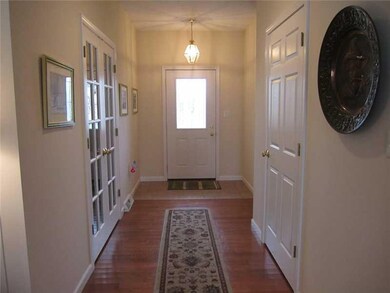 Entry/Foyer.