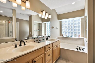 En Suite Owner's Bath