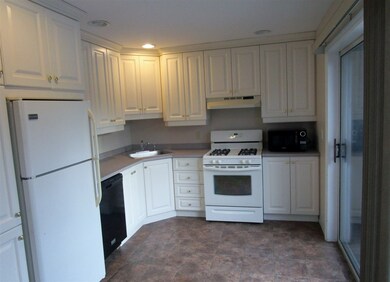 111 Middlesex Rd, MerriMacK, NH 03054 - photo 5