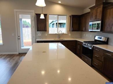 2950 Olympic St, Woodburn, OR 97071 - photo 4