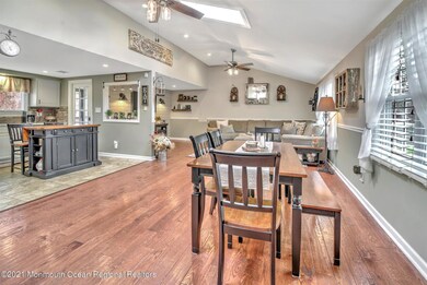 15-DINING ROOM