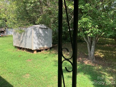 1131 Caldwell St, Statesville, NC 28677 - photo 3