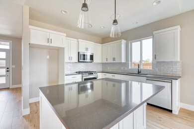 830 NW 18th Ct, Redmond, OR 97756 - photo 7