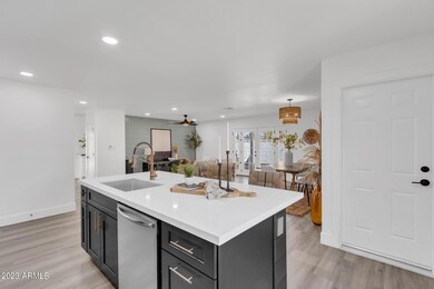 1237 W Mesquite St-7