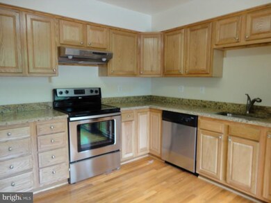 5817 Walden Commons Ct unit 122, Burke, VA 22015 - photo 6
