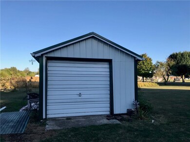 1112 N 19th St, Mattoon, IL 61938 - photo 4