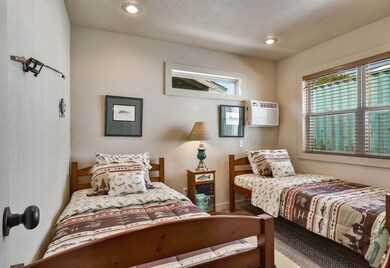 12 Guest Bedroom
