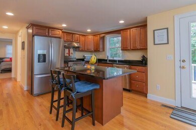 10 Edgewater kitchen