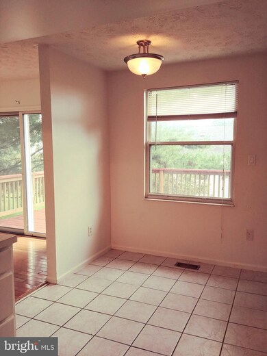 18913 Piney Point Place, Germantown, MD 20874 - photo 5