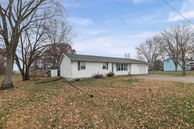 103 Middleton Rd, Iuka, IL 62849 - photo 5