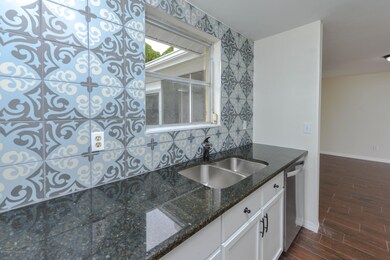 7-9292_Northcliffe_Blvd_98