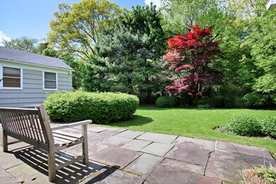 83 Lockwood Rd Greenwich CT-large-008-12
