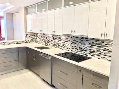 Unbelievable kitchen with glass backsplash, induct