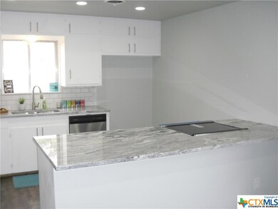 958 E Cedar St, Seguin, TX 78155 - photo 5