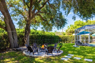 312 N Luna Ct, Hollywood, FL 33021 - photo 4