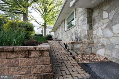 311 Robin Rd, Hershey, PA 17033 - photo 6