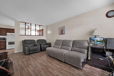 4-web-or-mls-5738-beechcroft-rd-unit-l