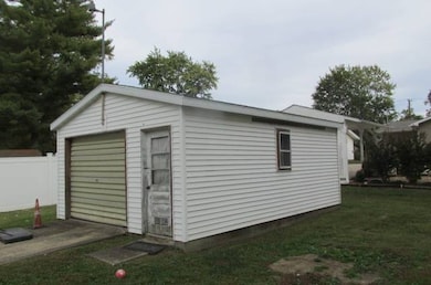 2010 George St, Lawrenceville, IL 62439 - photo 3