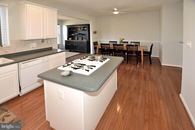 12960 Park Crescent Cir, Herndon, VA 20171 - photo 6