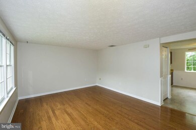 10757 Glen Hannah Dr, Laurel, MD 20723 - photo 2