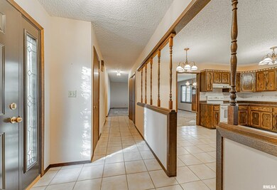 265 Crestwood Dr, Lincoln, IL 62656 - photo 3