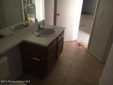 351-465640 bathroom 1 (3)